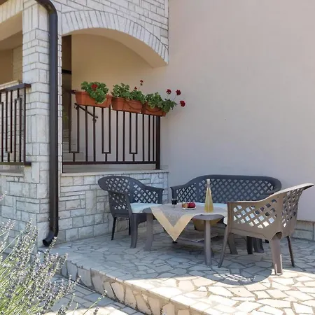 Stunning In With Kitchen Apartment Valbandon