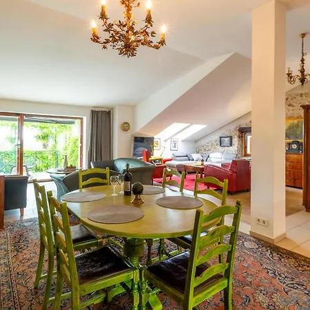Stunning In With Kitchen Apartmán