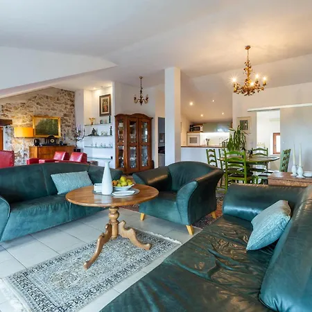 Stunning In With Kitchen Poreč