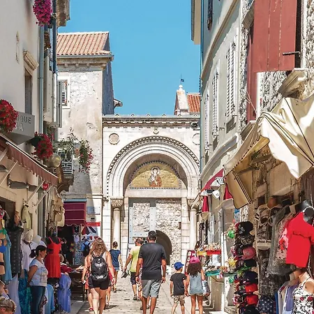 Stunning In With Kitchen Apartament Poreč