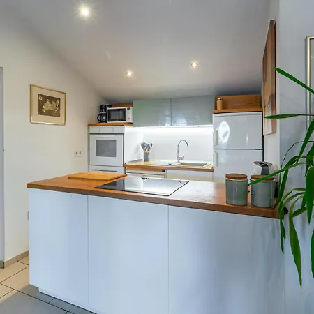 Apartment Stunning In With Kitchen Porec
