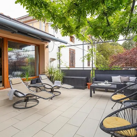 Stunning In With Kitchen